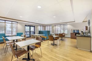 thumbnail: Breakfast area