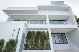 thumbnail: Exterior
