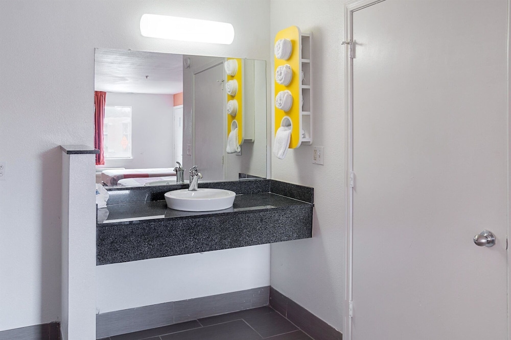 Bathroom sink