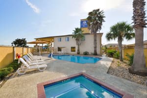 thumbnail: Outdoor pool