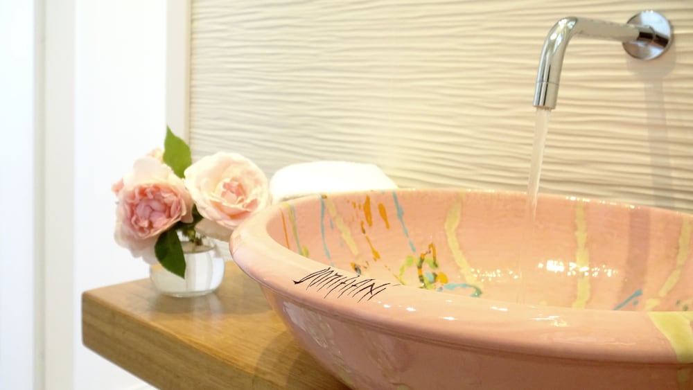 Bathroom sink
