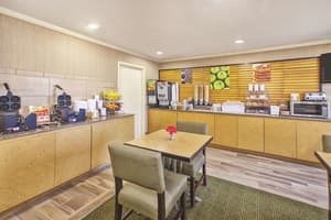 thumbnail: Breakfast area