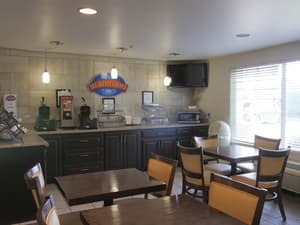 thumbnail: Breakfast area