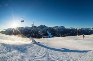 thumbnail: Skiing