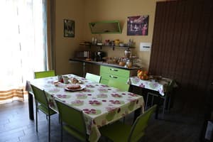 thumbnail: Breakfast area