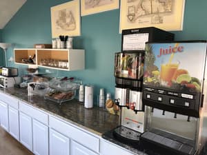 thumbnail: Breakfast area