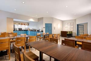 thumbnail: Breakfast area