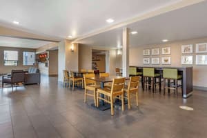 thumbnail: Breakfast area