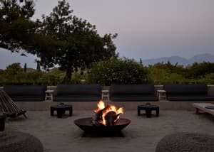 thumbnail: Bar (on property)