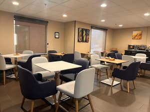 thumbnail: Breakfast area