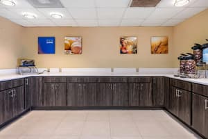 thumbnail: Breakfast area