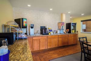 thumbnail: Breakfast area