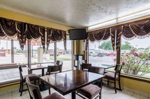 thumbnail: Breakfast area
