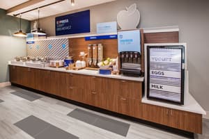 Holiday Inn Express Hotel & Suites Milwaukee Airport by IHG