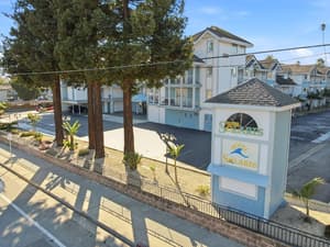 thumbnail: Front of property