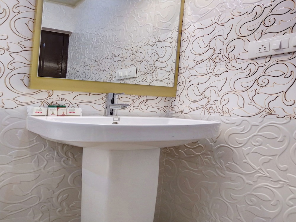 Bathroom sink