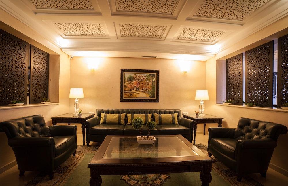 Lobby lounge