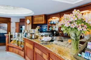 thumbnail: Bar (on property)