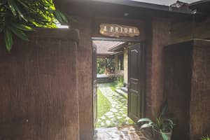 thumbnail: Property entrance