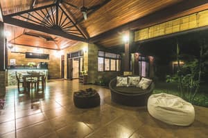 thumbnail: Lobby sitting area