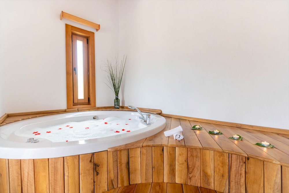 Private spa tub
