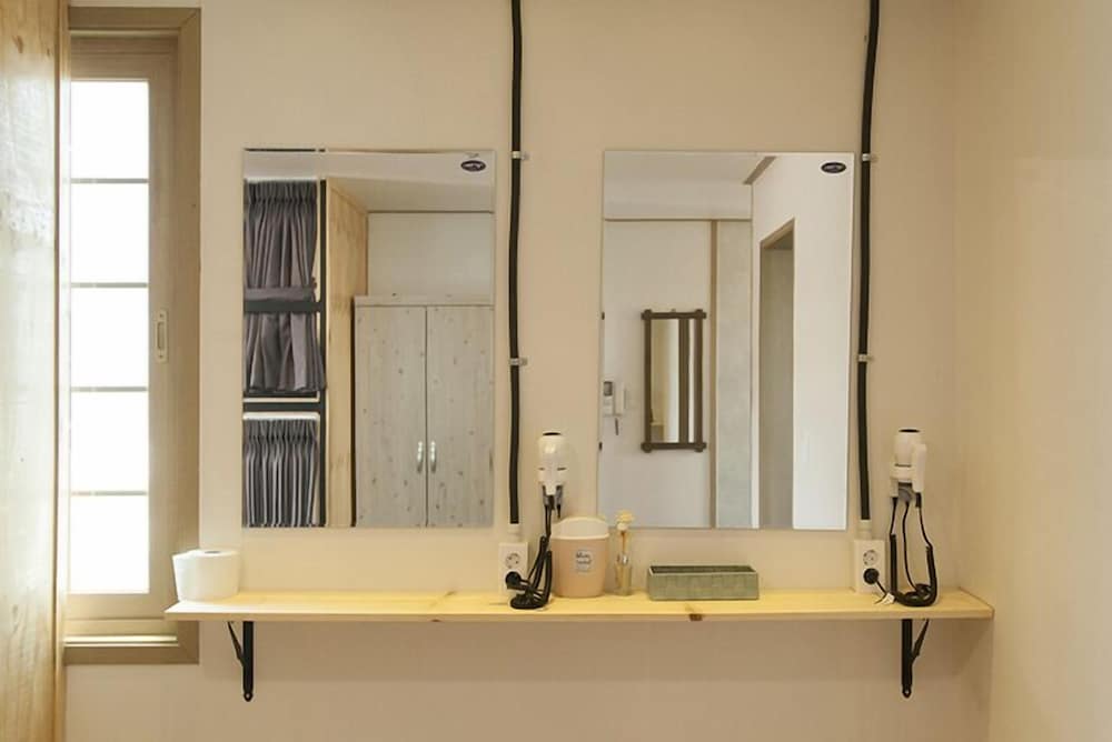 Bathroom amenities