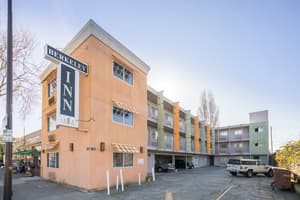 thumbnail: Front of property