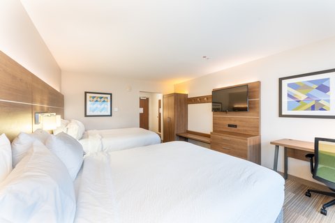 Queen Bed Guest Room