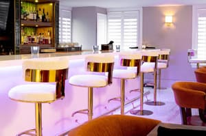thumbnail: Bar (on property)