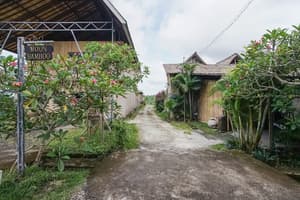thumbnail: Front of property