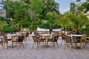 thumbnail: Outdoor dining