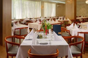 thumbnail: Restaurant