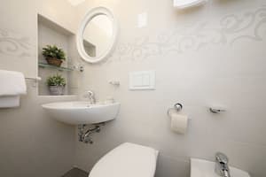 thumbnail: Bathroom amenities