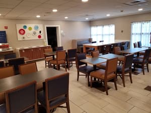thumbnail: Breakfast area