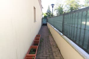 thumbnail: Exterior detail