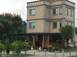 thumbnail: Exterior