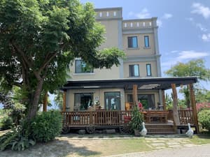 thumbnail: Front of property