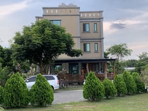 thumbnail: Front of property