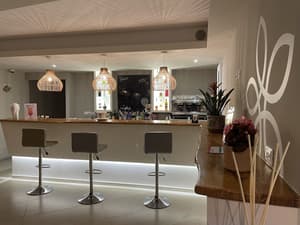thumbnail: Bar (on property)
