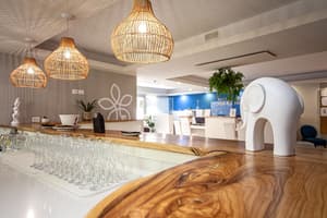 thumbnail: Bar (on property)