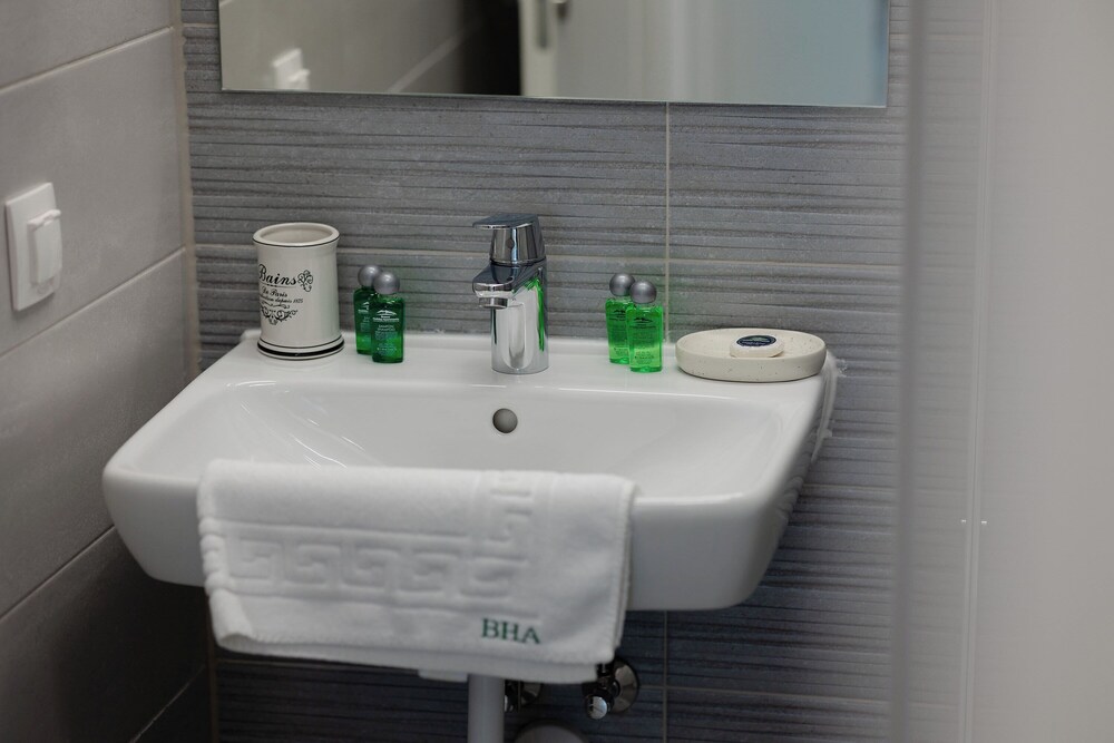 Bathroom amenities