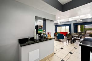 thumbnail: Breakfast area