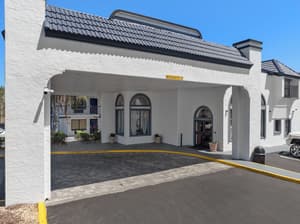 thumbnail: Front of property