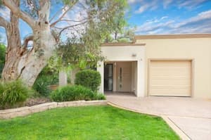thumbnail: Front of property