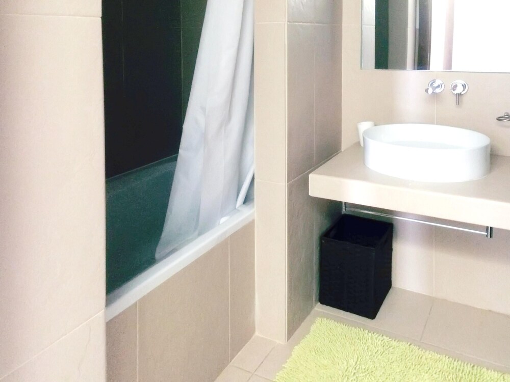 Deep Soaking Bathtub