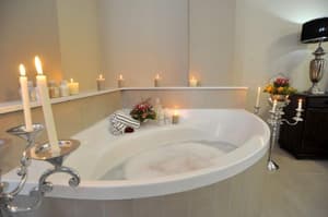 thumbnail: Deep soaking bathtub