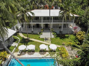 thumbnail: Front of property