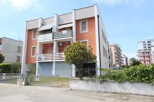 thumbnail: Front of property
