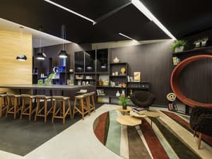 thumbnail: Bar (on property)
