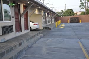 thumbnail: Front of property
